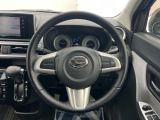 インテリアに合わせたデザインのステアリングは、運転される方のことも考え、運転しやすい形状、大きさです。是非一度、実際に触ってお確かめください。