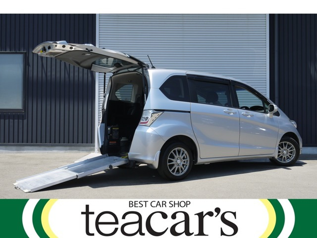 フリード 1.5 X 車いす仕様車 2列シートタイプ 福祉車両 車椅子用スロープ 電動ウインチ