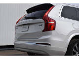 ◆バック/万が一を考え、安全性を重視する方に選ばれているVOLVO車。ドアを開閉するとその重み・厚みに驚くはず