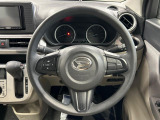 インテリアに合わせたデザインのステアリングは、運転される方のことも考え、運転しやすい形状、大きさです。是非一度、実際に触ってお確かめください。