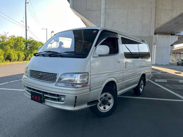 ハイエース 3.0 スーパーカスタムG トリプルムーンルーフ ディーゼル 4WD 4WD