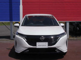 アダプティブLEDヘッドライトシステム&LEDフォグを搭載。照射パターンを変化させて対向車や先行車が眩しくならないようにハイビームをキープすることで、良好な視界を確保します。