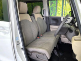運転席まわりには十分なスペースがあり、大柄な方でもゆったり運転していただける環境です。