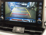 バックガイドモニターで、後方を確認しながら安心して駐車することができます。運転初心者も熟練者も必須の機能ですよ!