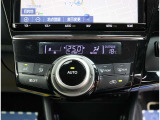 【車屋】として、長く車業界に従事した経験豊富なスタッフが多数在籍しております。