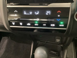 プラズマクラスター付き・オートエアコンがついてますので、お好みの温度をセットするだけで風の強さや風量を自動で調整します。スイッチの簡単操作で快適に過ごせます。