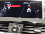 衝突被害軽減ブレーキと車線逸脱警告がついています。