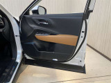 展示車は自社専門工場にて商品化を行っています。外装から内装はもちろん、エンジンルームの隅々までキレイに清掃してます。ぜひ一度ご覧下さい。