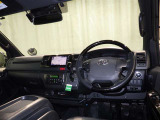 運転の際、常に目にする部分だけにシックで飽きのこないデザインが良いですね。