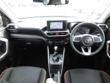 【運転席・インパネまわり】ハンドル・シート・フロアーなど隅々までプロによるクリーニング済み☆彡キレイな車内でドライブが一層快適にお楽しみいただけます!!