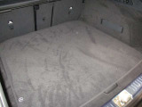 荷室も広々でございます。