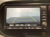 バックでの車庫入れも安心です! リアカメラが付いているバックモニター付のナビを装備しております。操作線もついており距離感も画面から確認できます。