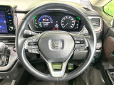 【純正革巻きステアリング】上質な革を使用することで、手にしっかり馴染みとても運転しやすいハンドルです♪