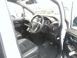 広々とした座席周りで運転もしやすいです!