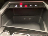 パークアシストを装備しておりますので、Pとステアリングマークのスイッチで起動し、超音波センサーで駐車可能な間隔を感知し、自動ステアリング操作により、ドライバーをアシストします。