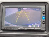 3ビュー切り替えやガイド線表示のバックカメラで、バックでの車庫入れも安心です。