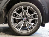 BMW純正アルミホイールです。納車時にはアルミホイールコーティングも承っております!是非ご検討下さいませ。