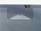 【ホンダセンシング】 「ミリ波レーダー」と「単眼カメラ」の異なる特性を持つ2つのセンサーなどにより、安心・快適な運転を支援します。