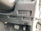 運転席右側に各種スイッチがあります!