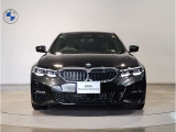 【キドニーグリル】BMWは約90年もの間、ほぼ全ての車両にひと目でBMWだと分かるこの特徴的なフロントグリルが備えられ、デザイン・アイコンとして親しまれてきました。