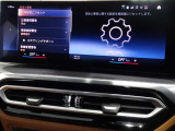 衝突被害軽減ブレーキと車線逸脱警告がついています。