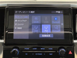 【大画面ナビ】人気の純正9インチナビを装備。Apple CarPlayやAndroid Autoにも対応します。(『DVD』を選択するとHDMI入力画面が表示されます)