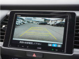 【バックカメラ】駐車が苦手な方でも安心してお乗りいただけます。リバース連動で画面が切り替わるのでとっても便利です。