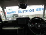 明るく広々した車内で、運転に全集中できます