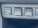 【シートヒーター】シートを温めてくれる暖房機器です!長時間座っていると負担が掛かりやすい背中や腰、または冬場などの寒い日に冷えやすい脚部に快適なぬくもりを伝えます。