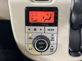 【オートエアコン】一度お好みの温度に設定すれば、車内の温度を検知し風量や温度を自動で調整。暑い…寒い…と何度もスイッチ操作をする必要はありません。快適な車内空間には必須の機能ですね♪