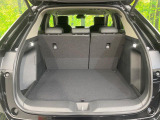 【パワーバックドア】スマートキーや運転席のボタンを押すだけでリアゲートが自動で開閉します!荷物を持っている時や、高い位置にあるバックドアを閉める際に便利な機能です♪