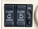 【両側パワースライドドア】スマートキーや運転席のスイッチで後席両側スライドドアの開閉が可能♪電動だから力を入れてドアを開ける必要が無く、小さなお子様でも簡単に開け閉めでき快適です♪