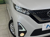 【LEDヘッドライト】悪天候や夜間走行時も良好な視界を確保し安心して運転できる高輝度LEDヘッドライトを装備!点灯速度が早く、消費電力も抑えられています。