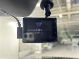 【ドライブレコーダー】映像・音声などの運転中の記録を残します。事故などを起こした起こされた時の証拠になりえますので、もしも時でも安心ですね。