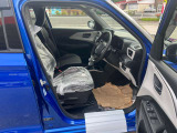 運転席はくつろぎのプライベート空間! 車内をクリーニングしてお待ちしております!