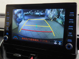 バックカメラもついておりますので駐車時に確認できます。