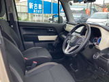 運転席は足元広々です。リラックスして運転できますね。