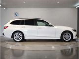 ☆BMWの前後重量配分50:50はエンジン自体をフロントタイヤよりも後ろにずらし、通常はエンジンルーム内に搭載される重量物であるバッテリーをトランクに移動させるなどして実現されています☆