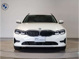 ☆BMWの代名詞とも言える【キドニーグリル】一目見ただけでBMW車であると認識できる確固たるアイコンとして存在感を放ちます☆