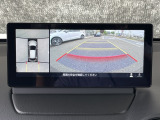 狭い場所での駐車やすれ違いなどでより的確な運転操作に役立つ360°ビューモニターが装備されています