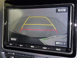 バックモニターも装備しております。バックギアに入れるとナビ画面に車の後方が映し出されます。これで後方確認も安心!