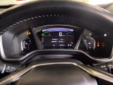 ハイブリット車専用のメーターです。中央のスピードメーターより左右のサブデスプレイで燃費や動力伝達などの情報が見れるようになっています。