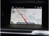 お車選びをお楽しみ頂けるよう、在庫車の展示スペースを十分に確保しております。