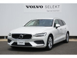 ワゴンでありながらクーペを思わせるスタイル「V60」ボディカラーは、クリスタルホワイトパール。