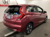 プライバシーガラスが装備されています。外を見るときには気にならずに、後方車両からは車内が見えにくい設計になっております。