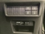 Hondaセンシング用のVSA解除とレーンキープアシストシステムのメインスイッチなどはハンドルの右側に装備しています。その下にETC2.0がついています。高速道路の料金所の通過も楽々です。