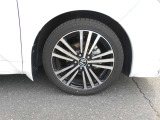 純正アルミホイール装着車です。