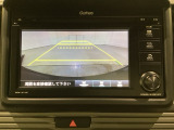 バックでの車庫入れも安心です! リアカメラが付いているバックモニター付のディスプレイ・オーディオを装備しております。操作線もついており距離感も画面から確認できます。