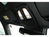 読書灯の他に、万が一のトラブルにご対応しますボルボコールセンターに車両から繋げる事が出来ます。