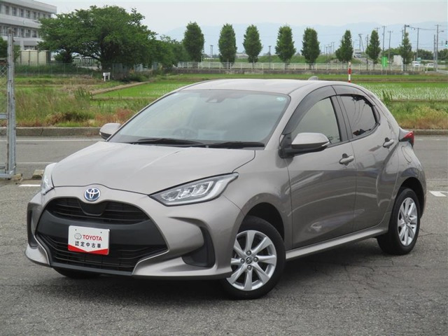 ヤリス 1.5 ハイブリッド G E-Four 4WD 